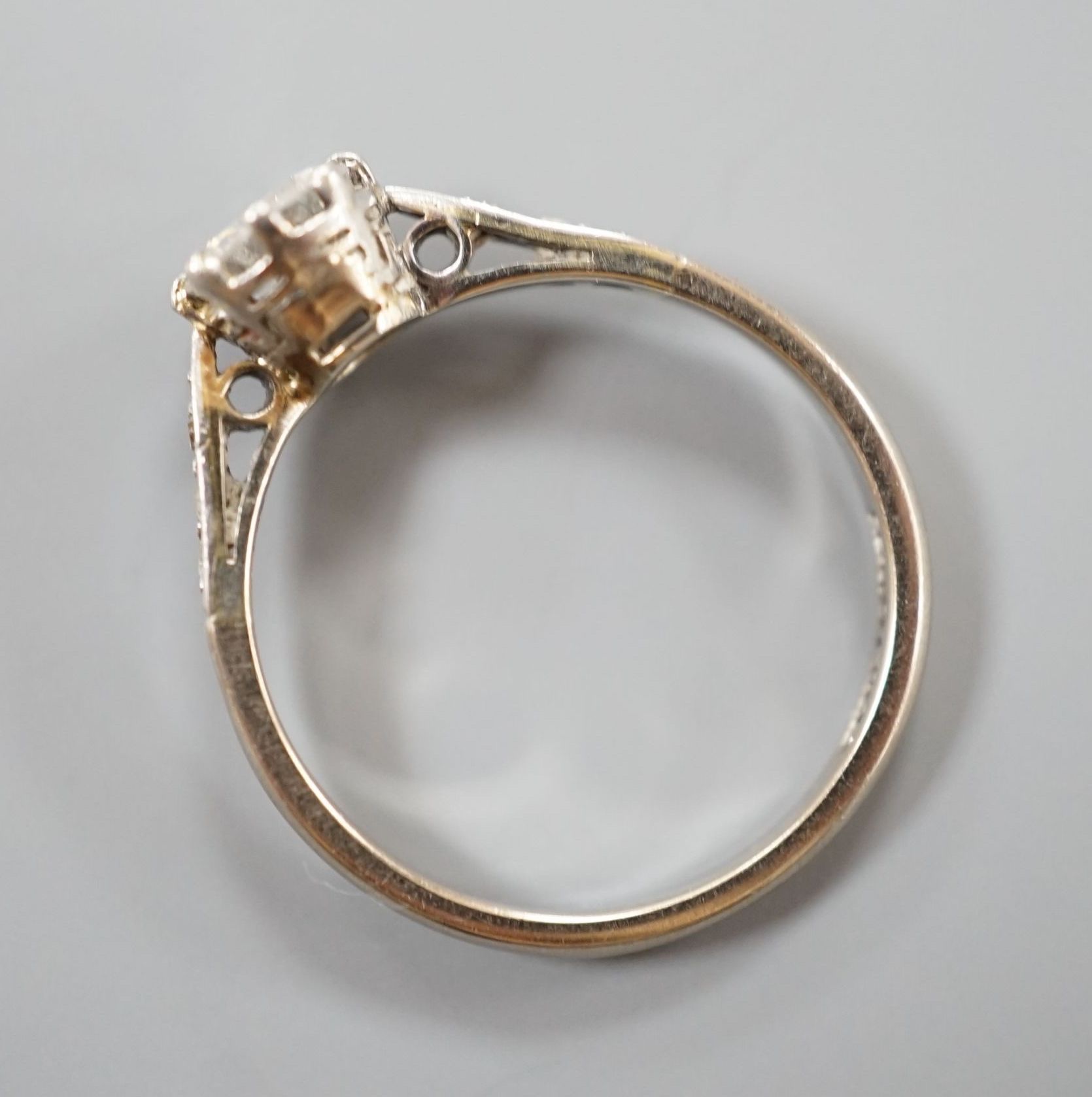 An 18ct and plat, single stone diamond ring, with diamond set shoulders, size O, gross weight 2.9 grams